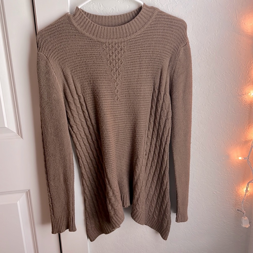 A brown sweater, perfect for fall outfits!